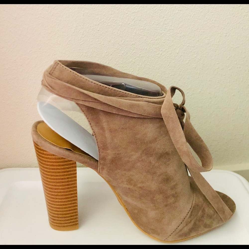 Bamboo Block Heel Tie up shoes